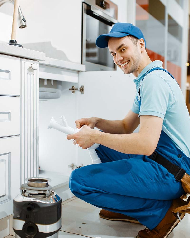 Thousand Oaks smiling Handyman for home maintenance.